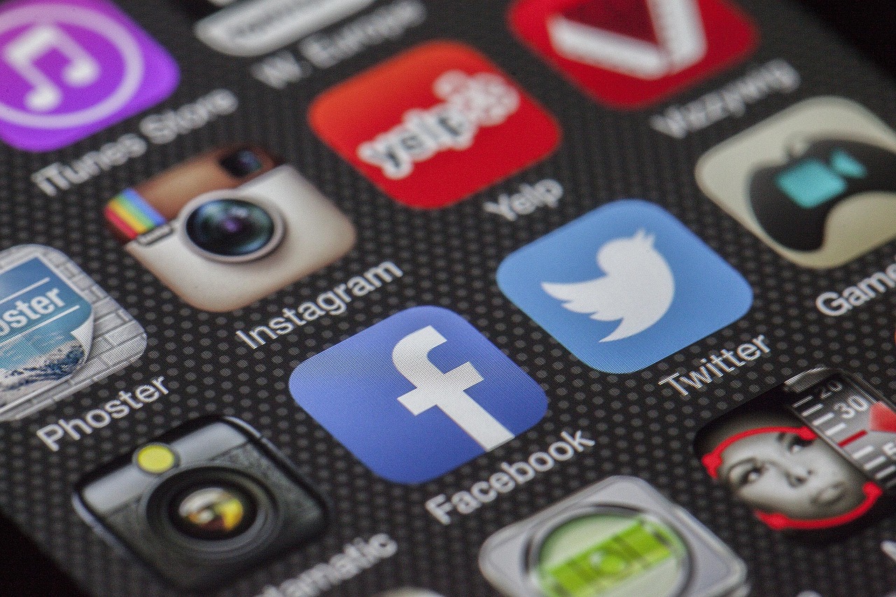 Home phone, display, apps, applications, screen, phone applications, mobile phone, smartphone, cellphone, phone screen, phone display, twitter, facebook, instagram, multimedia, social media, social network, social networking, mobile, facebook, social media, social media, social media, social media, social media